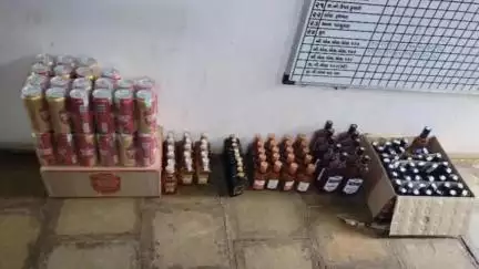 કવાંટ: કનલવા ગામેથી ભારતીય બનાવટના વિદેશી દારૂ કુલ કિ.રૂ.૨૭,૬૫૭/-નો મુદ્દામાલ પાનવડ પોલીસે ઝડપ્યો.