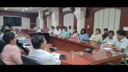 बीकानेर: कलेक्ट्रेट सभागार में जिला स्तरीय आधार मॉनिटरिंग समिति की बैठक का आयोजन