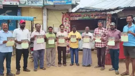 వలిగొండ: తెలంగాణ ప్రజా ఫ్రంట్  4 వ రాష్ట్ర మహాసభలు విజయవంతం చేయాలని వలిగొండలో కరపత్రం ఆవిష్కరణ
