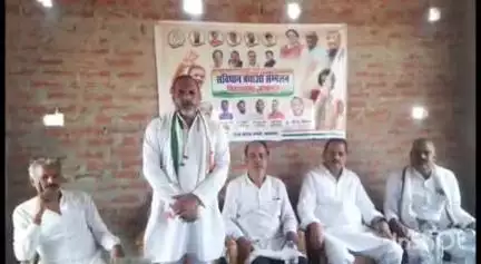 कुंडा: बहोरिकपुर वार्ड में यूथ कांग्रेस ने विधानसभा स्तरीय 'संविधान बचाओ सम्मेलन' का आयोजन किया