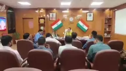 गुमला: स्टेडियम प्रबंधन समिति की डीसी ने कार्यालय परिसर में की बैठक