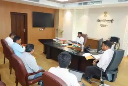 ज़िलाधिकारी, पटना द्वारा प्रसिद्ध विरासत स्थल बड़ी पटन देवी मंदिर के सरंक्षण कार्य तथा श्रद्धालुओं एवं पर्यटकों की सुविधा से संबंधित विकास कार्यों की समीक्षा की गई। अभियंताओं तथा अधिकारियों को तेजी से शेष कार्यों को पूरा करने का निदेश दिया