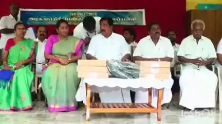 மதுரை கிழக்கு: நீட் தேர்வில் அதிக மதிப்பெண் பெற்ற 6 மாணவிகள் மற்றும் CLAT தேர்வில் தேர்ச்சி பெற்ற ஒரு மாணவி என 7பேருக்கு மடிக்கணினிகளை வழங்கிய அமைச்சர் மூர்த்தி
