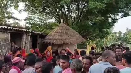 लौरिया: आकाशीय बिजली गिरने से एक महिला की मौत, पांच लोग घायल