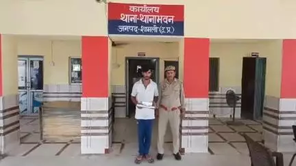 शामली: थानाभवन पुलिस ने मुल्लापुर में चोरी के मामले में आरोपी को गिरफ्तार कर नगदी व दस्तावेज किए बरामद