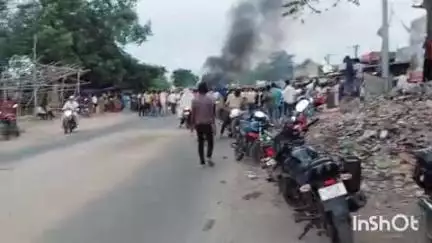 नारायणपुर: नारायणपुर बस स्टैंड मोड़ पर शव के साथ सड़क जाम, मंत्री के आश्वासन पर हटा