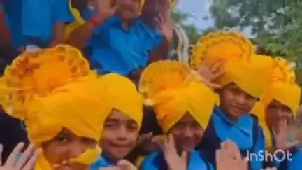 फुलंब्री: जळगाव मेटे जिल्हा परिषद शाळेत वधू-वराच्या रथाची सजावट करून नवीन विद्यार्थ्यांना बसवत प्रवेशोत्सव साजरा