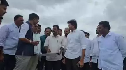 తాడిపత్రి: యాడికి మండలంలోని ప్రధాన సాగు, తాగు నీటి కాలువను పరిశీలించిన ఎమ్మెల్యే జేసీ అస్మిత్ రెడ్డి, కలెక్టర్ వినోద్ కుమార్