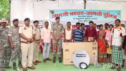 दरभा: ग्राम कलेपाल में बस्तर पुलिस ने आयोजित किया सिविक एक्शन प्रोग्राम, साइबर अपराध और डिजिटल अरेस्ट के संबंध में दी जानकारी