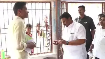 పగిడ్యాలలో ప్రభుత్వ పాఠశాలలు, అంగన్వాడీ కేంద్రాలను తనిఖీ చేసిన ఎమ్మెల్యే గిత్త జయసూర్య