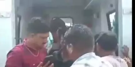कुक्षी: ग्राम लोगंसरी में खड़ी बाइक में जा टकराई सामने से आ रही दूसरी बाइक, दो लोग हुए घायल