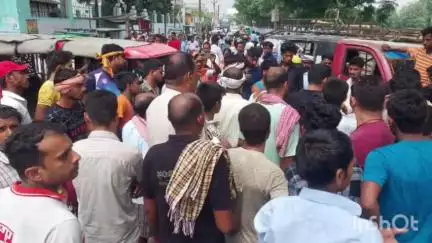 पटोरी: बलहा पेट्रोल पंप के सामने ऑटो की टक्कर से पालतू कुत्ते की मौत, पंपकर्मियों और ऑटो चालकों में झड़प