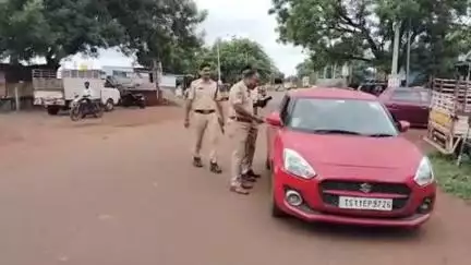 జహీరాబాద్: పట్టణంలో ముమ్మరంగా వాహనాల తనిఖీ, పలు వాహనాలకు జరిమానాలు విధింపు