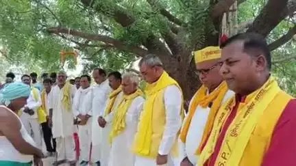 राजपुर: बारूपुर के सरपंच के निधन पर सुहेलदेव भारतीय समाज पार्टी के राष्ट्रीय अध्यक्ष ओम प्रकाश राजभर उनके घर पहुंचे