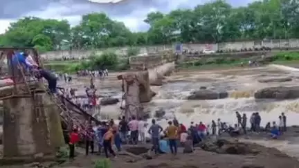 बुलढाणा: इंद्रायणी नदीवरील पूल दुर्घटनेप्रकरणी मनुष्यवधाचे गुन्हे दाखल करा: काँग्रेस प्रदेशाध्यक्ष हर्षवर्धन सपकाळ