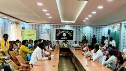 जमुआ: प्रखंड कार्यालय के सभागार में जनता दरबार का आयोजन किया गया, विधायक डॉ. मंजू कुमारी ने सुनीं लोगों की समस्याएं