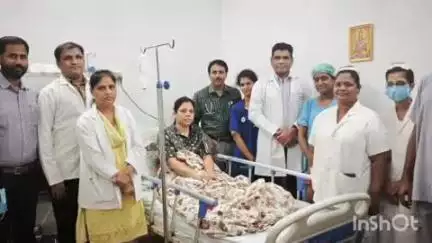 కరీంనగర్: ప్రభుత్వ ఆసుపత్రిలో శస్త్ర చికిత్స చేయించుకున్న జిల్లా కలెక్టర్ పమేలా సత్పతిని అభినందించిన సీఎం రేవంత్ రెడ్డి