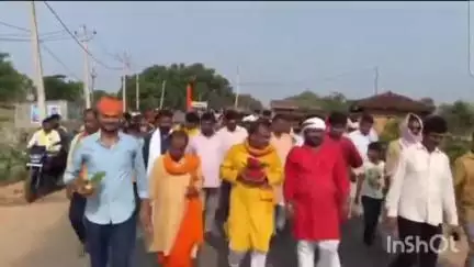 मंझिआंव: मझिआंव में माँ कामाख्या देवी मंदिर की दूसरी वर्षगांठ पर पालकी सह जल यात्रा का आयोजन किया गया