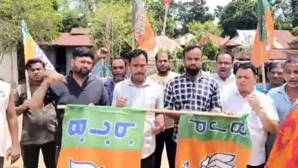 সোনামুড়া: ভেলুয়ারচরে রক্তদানের নাম করে কংগ্রেসে জোর করে যোগদান, পরে BJP-তে প্রত্যাবর্তন 2 জনের