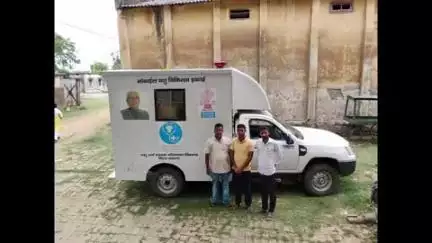 सरमेरा: प्रखंड के तोड़ा और कबीर चक गांव में मोबाइल पशु चिकित्सक द्वारा 30 पशुओं का किया गया इलाज