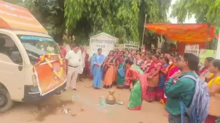 ସଦର: କାଣ୍ଡେଲ ଗ୍ରାମ ପଞ୍ଚାୟତରେ ଓଡ଼ିଶା ସରକାରଙ୍କ ଏକ ବର୍ଷ ପୂର୍ତ୍ତି ଉପଲକ୍ଷେ ବିକାଶ ବାହନ ରଥକୁ କରାଗଲା ସ୍ୱାଗତ