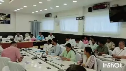 मुंगेर: जिलाधिकारी के निर्देश पर विभागीय पदाधिकारियों के साथ साप्ताहिक समीक्षा बैठक की गई आयोजित