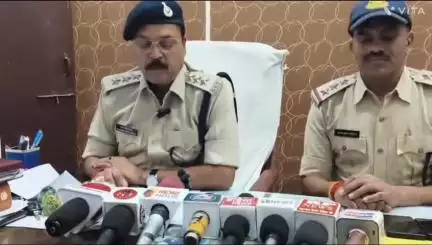 बड़नगर: रुनिजा रोड स्थित यात्री प्रतीक्षालाय के पास से बड़नगर पुलिस ने 10 लीटर कच्ची शराब के साथ एक आरोपी को किया गिरफ़्तार