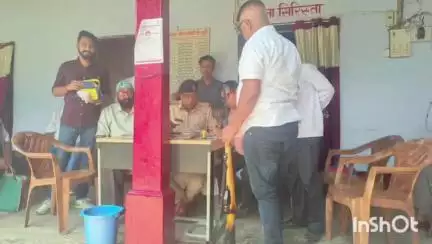 जमालपुर: जिलाधिकारी के निर्देश पर जमालपुर में आगामी विधानसभा चुनाव के लिए शस्त्रों का सत्यापन शुरू
