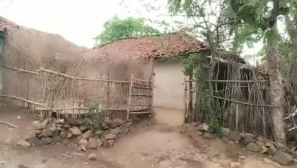 डिंडौरी: देवरी माल गांव के ग्रामीणों को नहीं मिला पीएम आवास योजना का लाभ, महिलाएँ बोली- ज़िम्मेदार नहीं दे रहे ध्यान #jansamasya