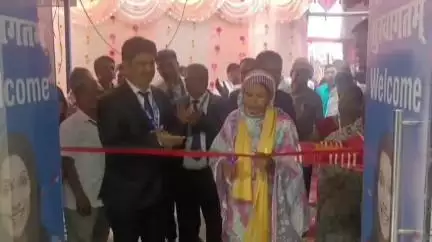 তুফানগঞ্জ ১: নাককাটিগাছ GP অফিস সংলগ্ন এলাকায় সেন্ট্রাল ব্যাঙ্কের নাককাটিগাছ শাখার নতুন ভবনের উদ্বোধন করলেন GP-র প্রধান সহ অন্যরা