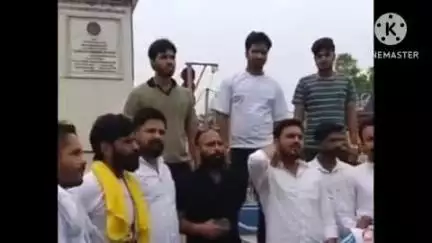 भिवानी: हांसी गेट पर छात्रों का प्रदर्शन, हिसार HAU मारपीट का किया विरोध