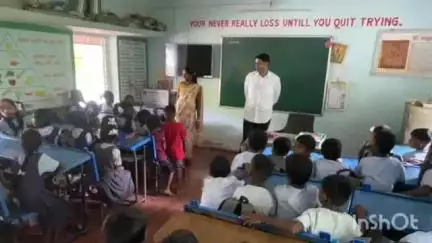 पालघर: जिल्हा परिषद शाळा देसलेपाडा येथे आमदार निरंजन डावखरे यांच्या उपस्थितीत शाळा प्रवेशोत्सव पार पडला