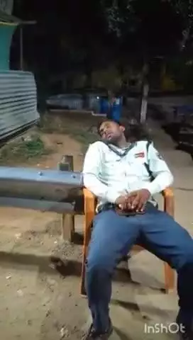 वाड्रफनगर: छत्तीसगढ़-झारखंड की सीमा पर आबकारी चेक पोस्ट पर सुरक्षा कर्मी का सोते हुए वीडियो हुआ वायरल