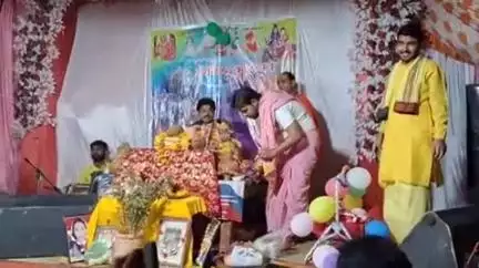 सिहोरा: वार्ड नंबर 8 मैंना कुआं में श्रीमद् भागवत कथा, कथा वाचक पं. श्री रमन शास्त्री जी ने सुनाई श्रीकृष्ण जन्म कथा