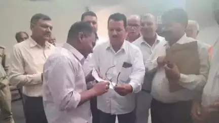 मिल्कीपुर: अधिवक्ता संघ ने तहसील परिसर में हो रहे निर्माण कार्य में अनियमितता का आरोप लगाते हुए एसडीएम को ज्ञापन दिया