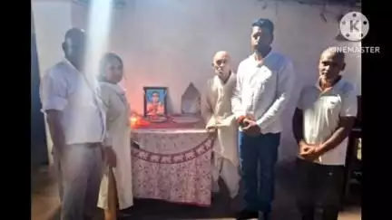 पदमा: सरैया पंचायत के पूर्व मुखिया की पत्नी के 12वीं में समाजसेवी केदार यादव हुए शामिल, दी श्रद्धांजलि