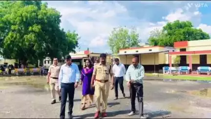 झारडा: कलेक्टर श्री सिंह और एसपी श्री शर्मा ने शासकीय विद्यालय खेड़ा में विद्यार्थियों की पढ़ाई शुरू कराई