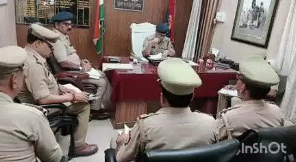 प्रतापगढ़: पुलिस लाइन पहुंचे एएसपी ने लंबित विवेचनाओं को लेकर की महत्वपूर्ण बैठक