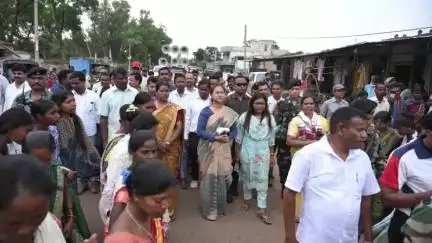 मांडर: मांडर के टांगरबसली में कृषि मंत्री शिल्पी नेहा तिर्की ने शेड निर्माण कार्य का शिलान्यास किया