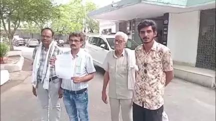 दमोह: पैरवारा में पुलिस पर हमला करने वाले आरोपियों के गुर्गों की धमकी के विरोध में पुलिस अधीक्षक को सौंपा ज्ञापन