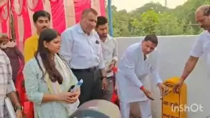 बिंदकी: मदुरी गांव में विधायक ने नल से पानी पीकर जल जीवन मिशन द्वारा निर्मित पानी की टंकी और पाइप पेयजल का शुभारंभ किया