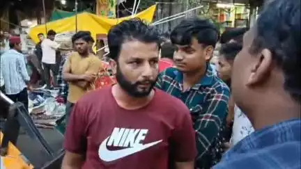 खंडवा नगर: खंडवा के बुधवारा बाजार में अतिक्रमण हटाने की टीम के साथ पार्षद की जमकर हुई बहस