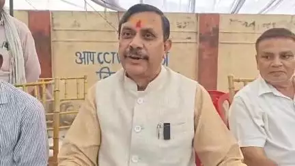 झांसी: महापौर बिहारी लाल आर्य ने सड़कों का शिलान्यास और लोकार्पण किया, कहा- उनका एक ही संकल्प झांसी को विकसित करना है