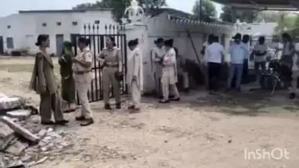 मावली: लदानी में पुलिस प्रशासन ने चारागाह जमीन से अतिक्रमण हटाने के लिए शुरू की कार्रवाई