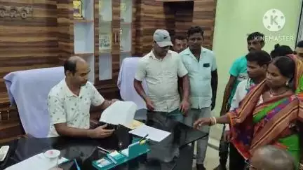 ବଡସାହି: ବେତନଟୀ ବ୍ଲକ ଅଫିସରେ ବିଡ଼ିଓଙ୍କୁ ସାକ୍ଷାତ କରି ସମୂହ ଇସ୍ତଫା ପ୍ରଦାନ କଲେ ହାତୀଝୁରୀ ପଞ୍ଚାୟତର ୮ ଜଣ ୱାର୍ଡମେମ୍ବର #jansamasya