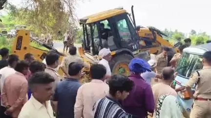 अतरौली: छर्रा, इस्माईलपुर मोड़ पर बोरियों में मांस लाद कर ले जा रहे टेंपो को हिंदूवादियों ने रोका, जांच में जुटी पुलिस