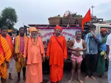 ପୁରୀ ମ୍ୟୁନିସିପାଲଟି: ହାତୀ ଆଖଡ଼ା ମଠ ରୁ ଗଲା ଶ୍ରୀମନ୍ଦିର କୁ ଭାର lଆସିଛି  ଅଣସର ଫଳ ଭାର । କଦଳୀ,ନଡ଼ିଆ, କୋଳି,ପଣସ,ସେଓ, ସେପଟ୍ଟା ରେ ଭରିଛି ବୋଝ ।