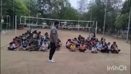 चित्तौड़गढ़: कलक्ट्रेट के वॉलीबॉल ग्राउंड में वॉलीबॉल प्रशिक्षण शिविर समारोह सफलतापूर्वक सम्पन्न, प्रशिक्षणार्थियों का सम्मान