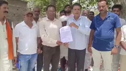 सीहोर: बिलकिसगंज व बरखेड़ी विद्युत मंडल के विरोध में किसानों ने बिजली कार्यालय में ज्ञापन सौंपा, जमकर की नारेबाजी
