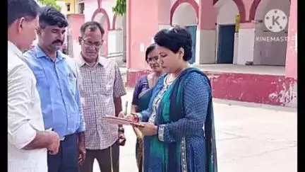 बक्सर: प्रभारी DM ने MP उच्च विद्यालय परीक्षा केंद्र का औचक निरीक्षण किया, अधिकारियों को दिए निर्देश